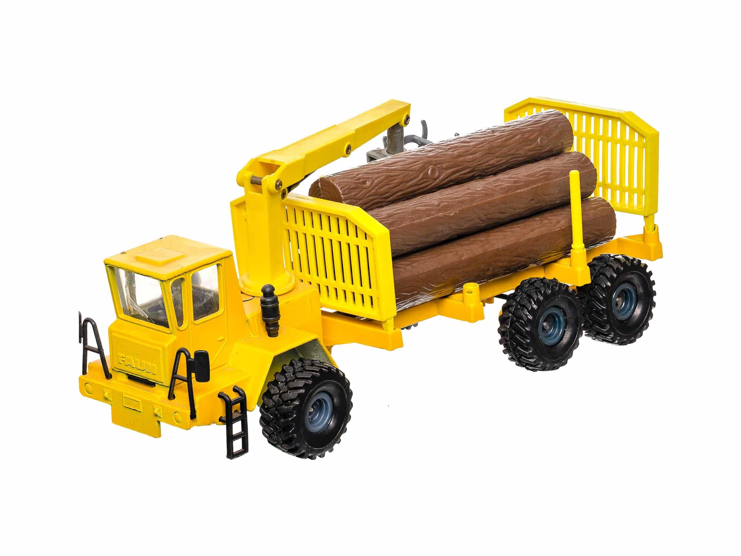 Gama 94081 Holztransporter mit Baumstämmen 1 Gama 94081 Holztransporter mit Baumstämmen